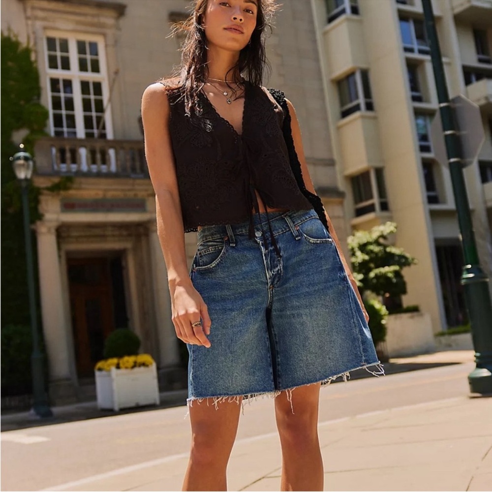 We The Free Black Boomerang 🪃 High-rise Long Shorts Black NWOT - Picture 4 of 9